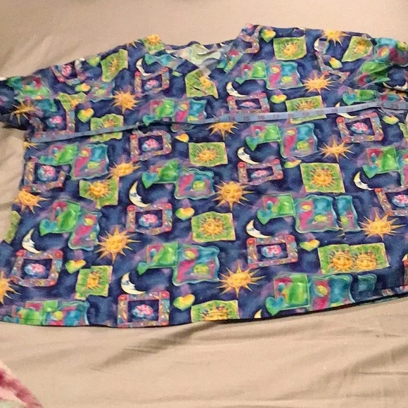 O2 Scrubs top size large? - Picture 5 of 6